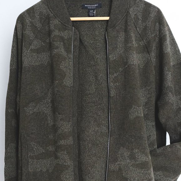 Banana Republic Sweater - Picture 3 of 5